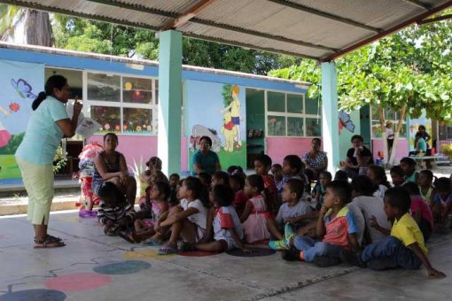 El programa Seguimos Leyendo lleva la voz y el corazón de lectores voluntarios a la Costa de Oaxaca