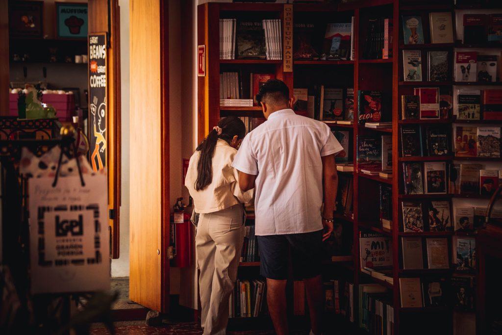 Lectores de la Librería Grañén Porrúa. Fotografía: Acervo de la Librería Grañén Porrúa