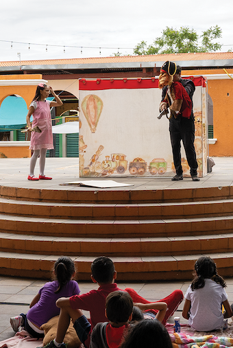 Un cuento pirata en la explanada municipal de San Pablo Huixtepec