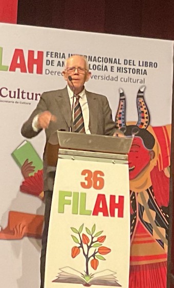 Juan Pascoe “… también zapatea cuando hace libros”